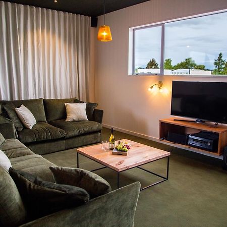 The Cinema Suites Te Anau Exterior foto