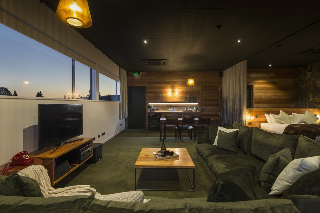 The Cinema Suites Te Anau Exterior foto