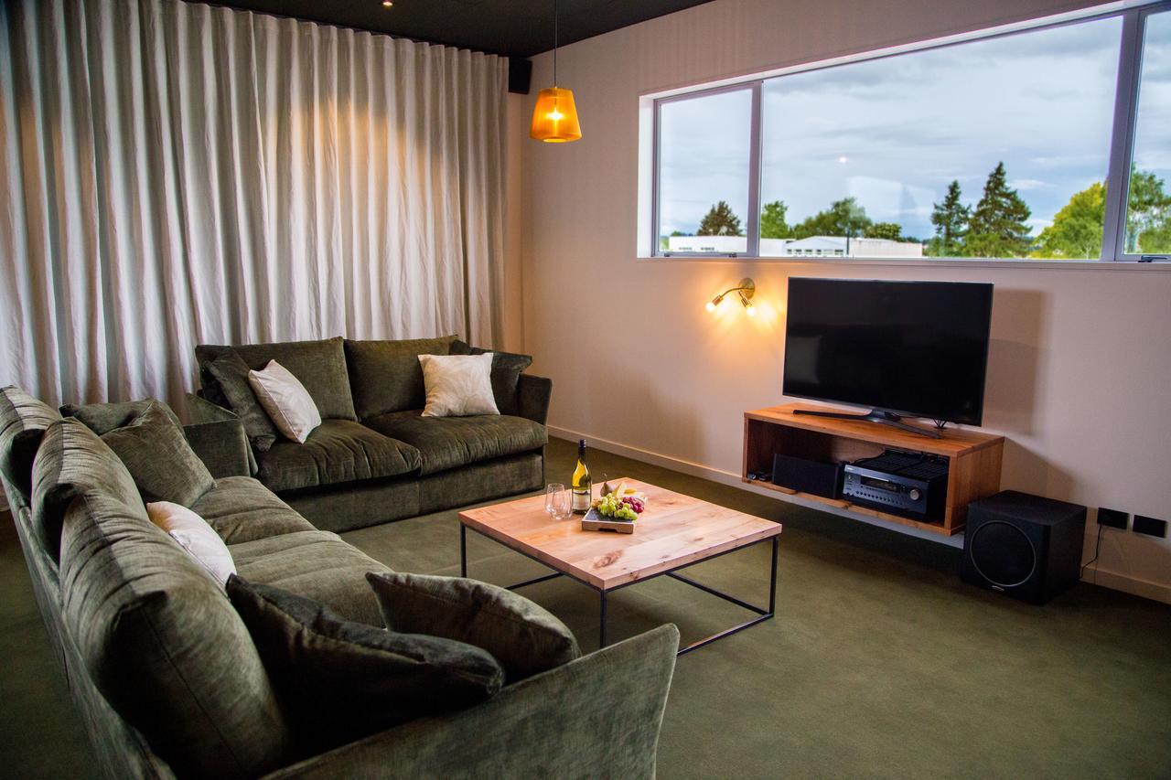 The Cinema Suites Te Anau Exterior foto