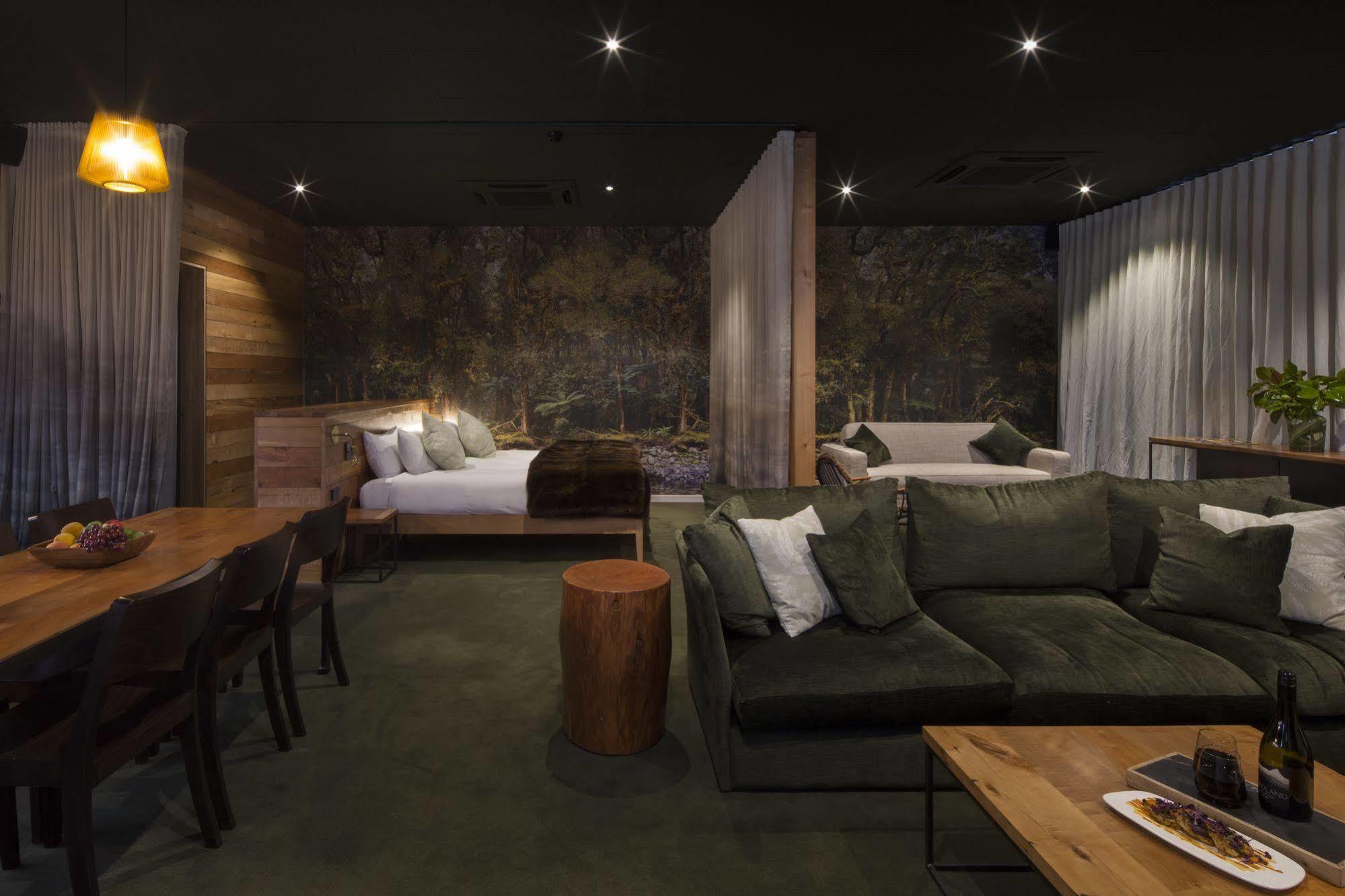 The Cinema Suites Te Anau Exterior foto