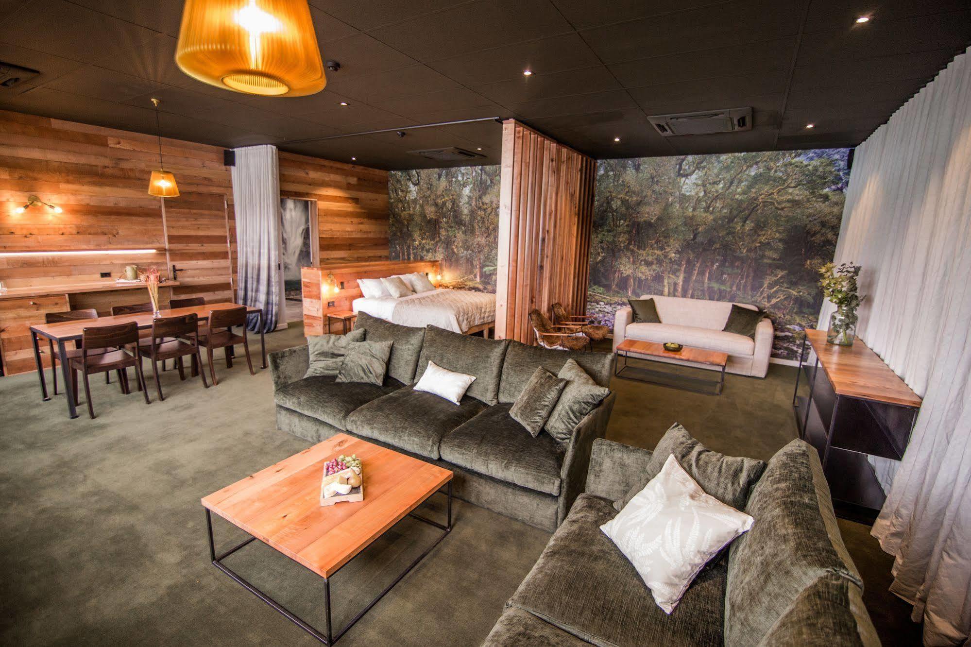 The Cinema Suites Te Anau Exterior foto