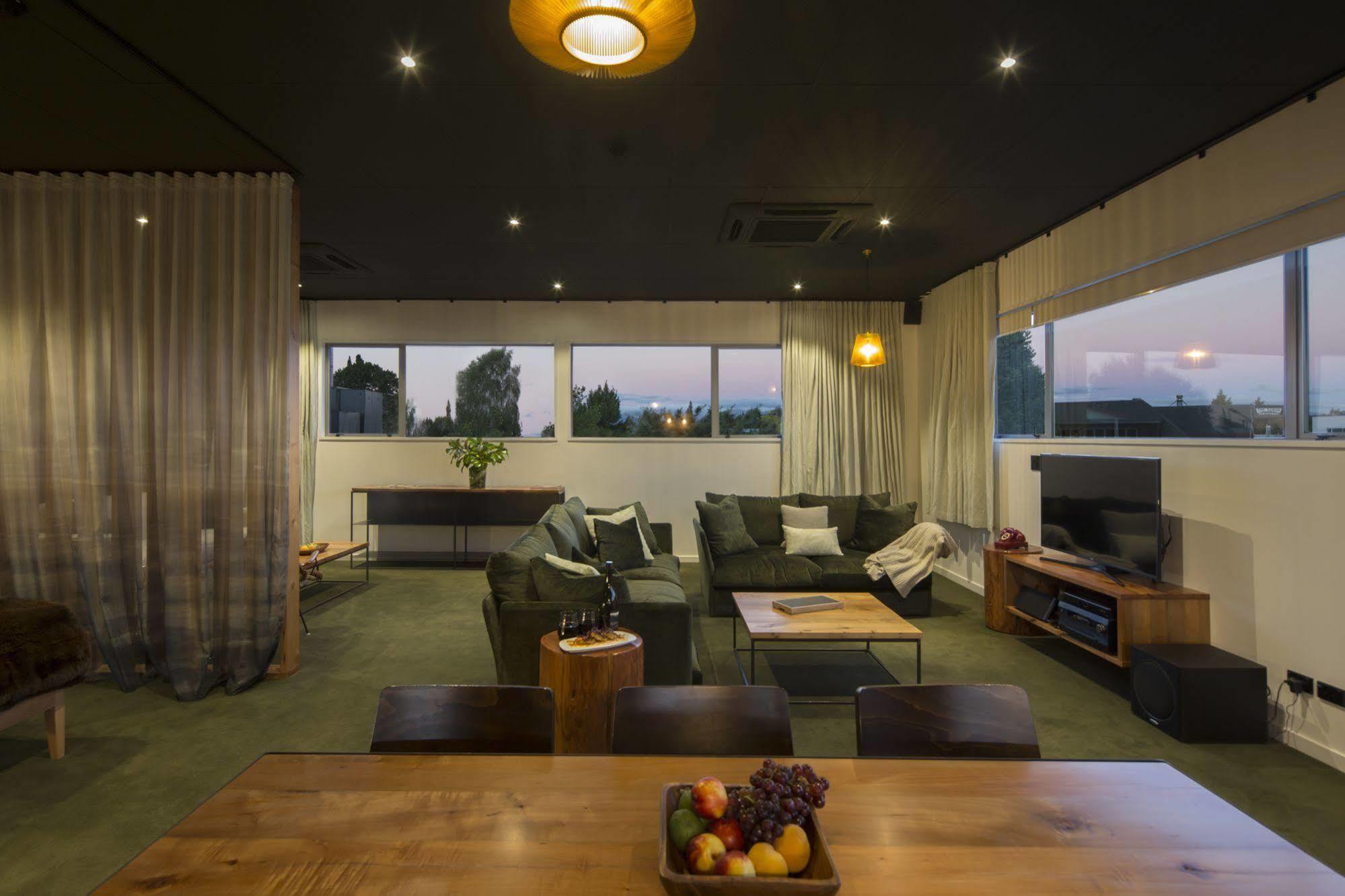 The Cinema Suites Te Anau Exterior foto