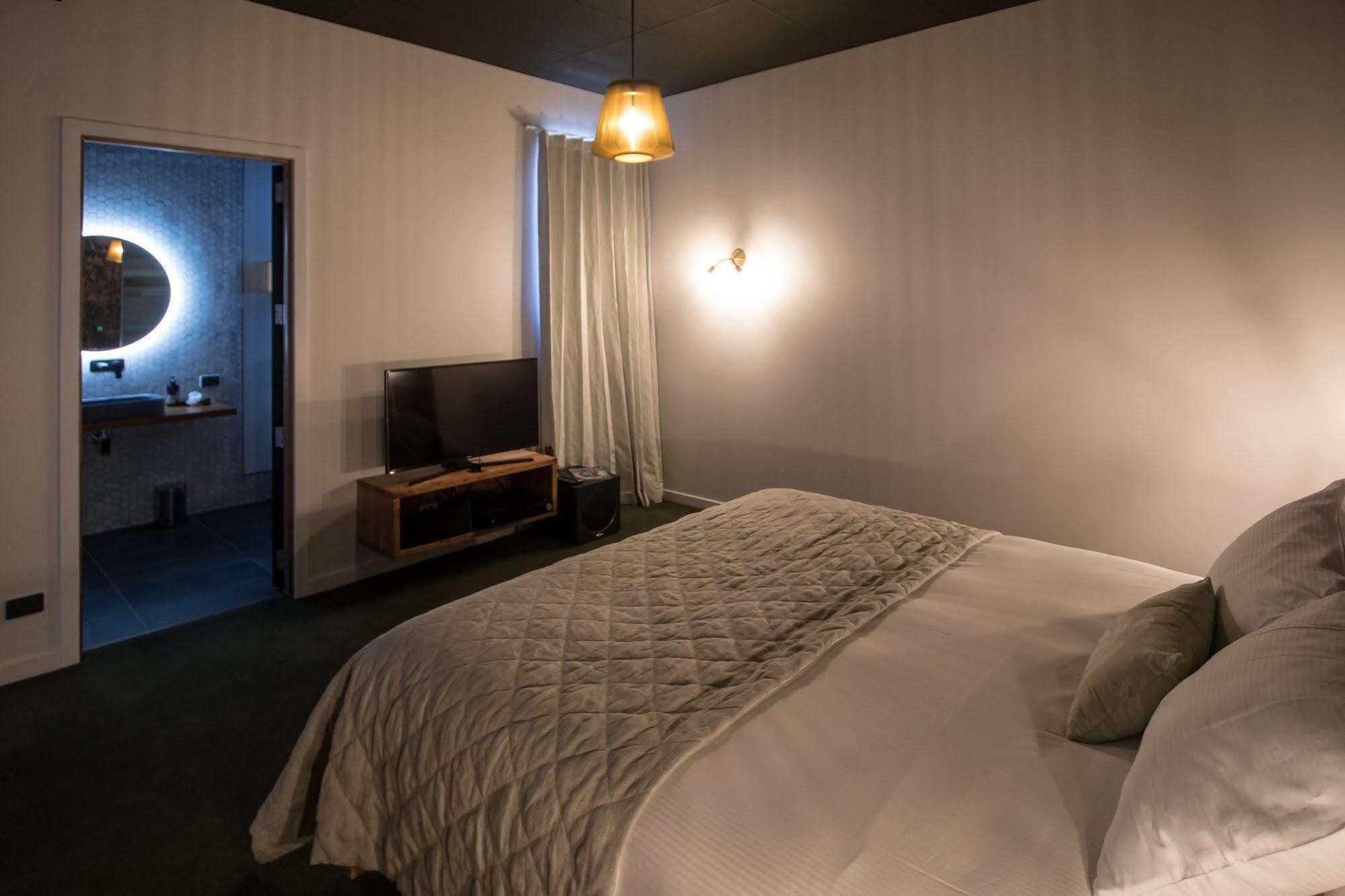 The Cinema Suites Te Anau Exterior foto